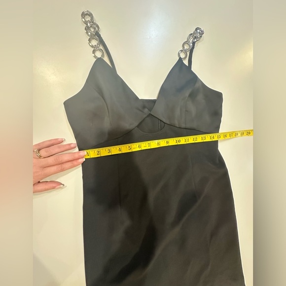Elegant Gianni Bini Black Dress with Chain Straps Size 6 - Picture 3 of 4